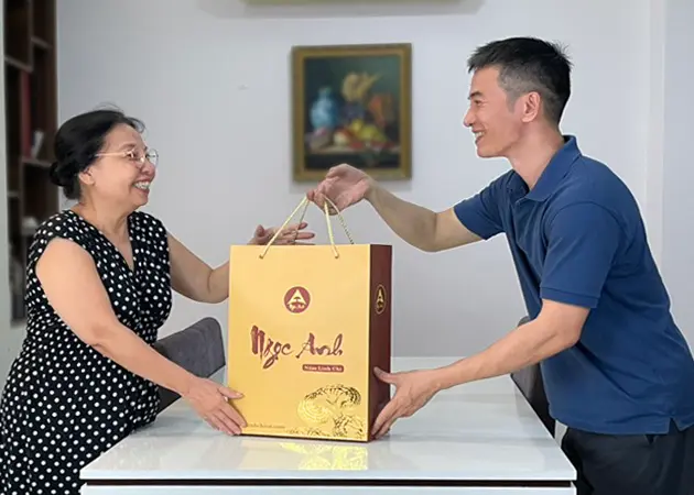 Tác Dụng Của Nấm Lim Xanh 42 người con tặng quà nấm lim xanh cho mẹ, thể hiện sự hiếu thảo